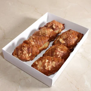 מגש אירוח קרואסון שקדים