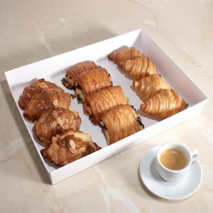 מגש אירוח קרואסון פטיסייר פירות יער