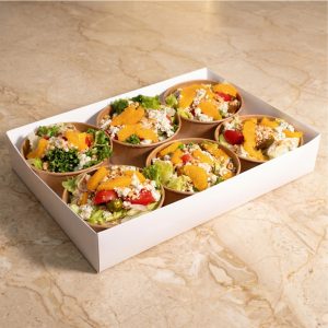 מגש אירוח סלטי עלים