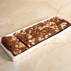 מגש אירוח בראוניז טריפל שוקולד