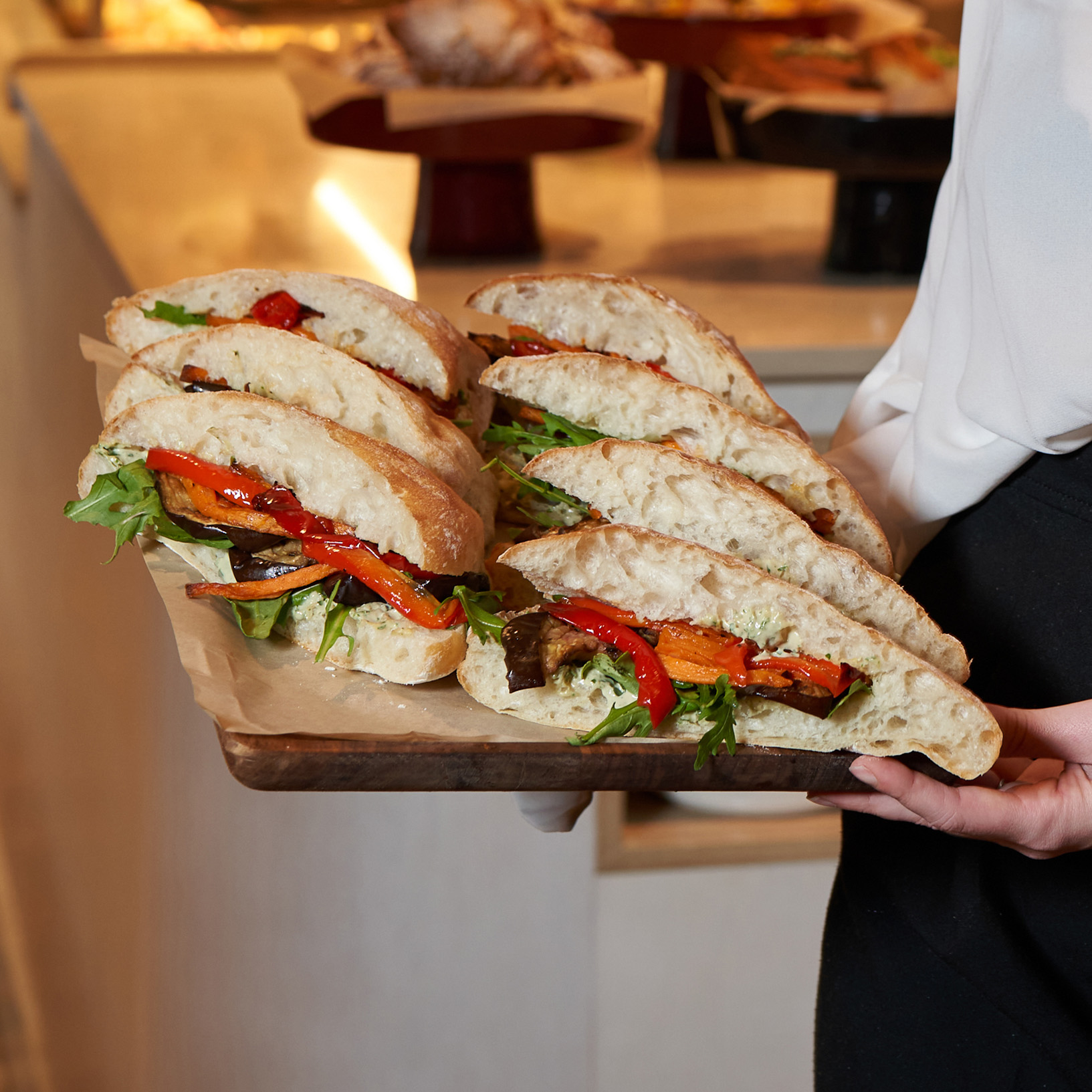 קפה ריבר - מגשי אירוח כריכים